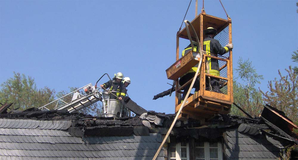 Brand in der historischen Hasenmühle von Burgen